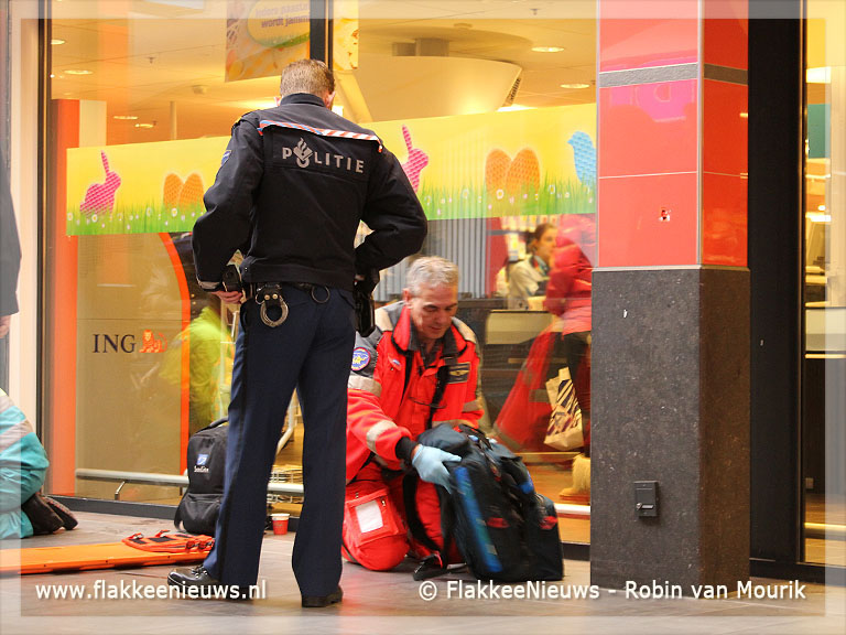 Foto behorende bij Kind valt van hoogte in winkelcentrum Oude-Tonge